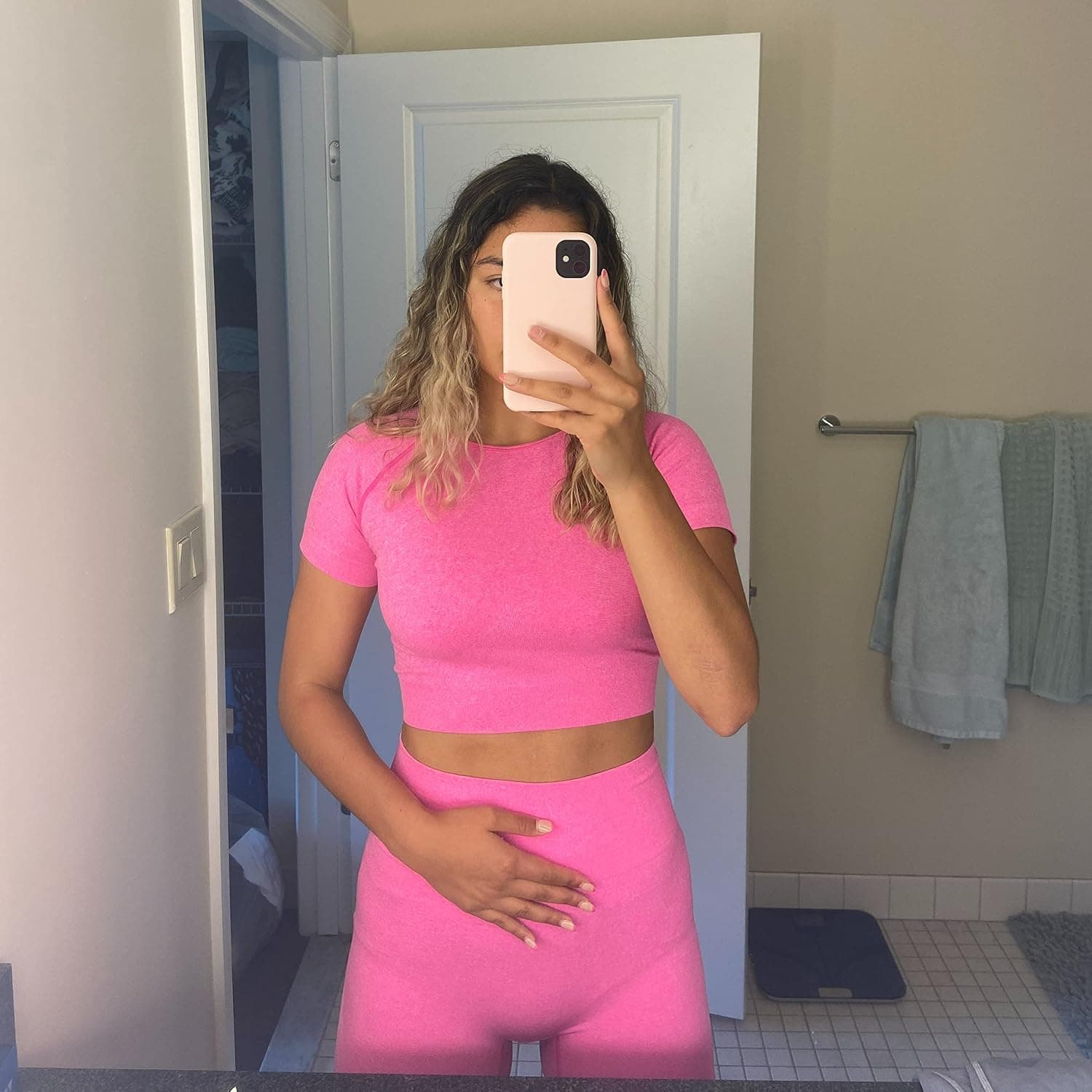 Women Seamless Yoga Outfits 2 Piece Workout Short Sleeve Crop Top with High Waisted Running Shorts Sets Activewear
